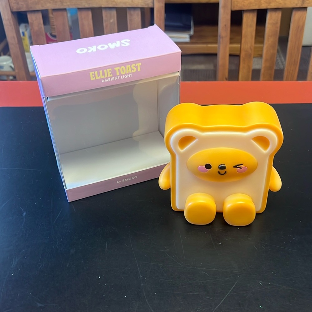 SMOKO Ellie Toast Ambient Light. 2022. Sold out! NEW WITH TAGS!